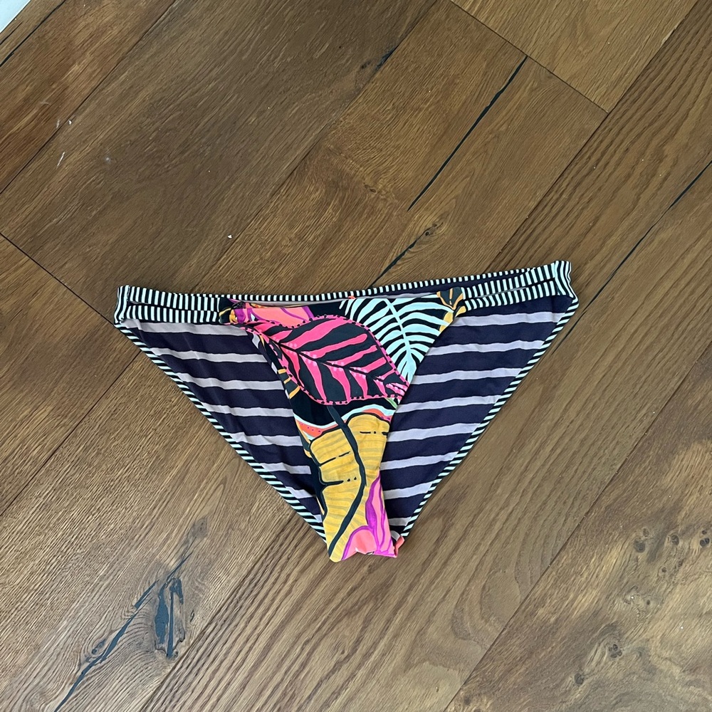 Maaji bikin bottoms! Size medium. Never worn but without tags.